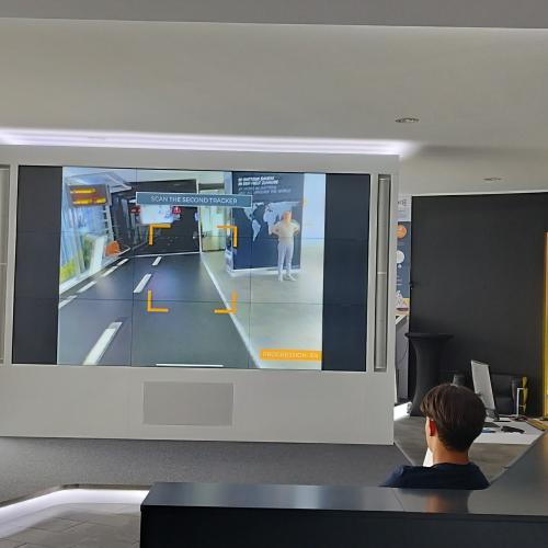 Auf einer Videowall sehen wir die Zukunft des Verkehrsmanagements