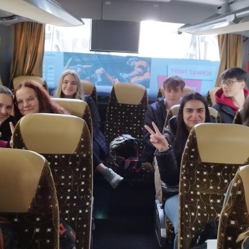Klassenfoto 2dBK im Bus