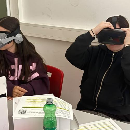 Schülerinnen auf ihrer VR tour