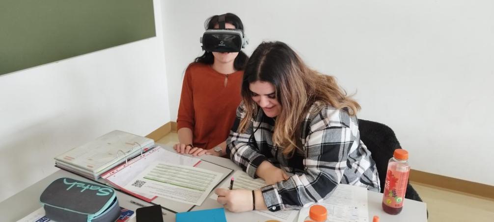 Schülerinnen der 2cEH erleben eine virtuelle Bustour durch London